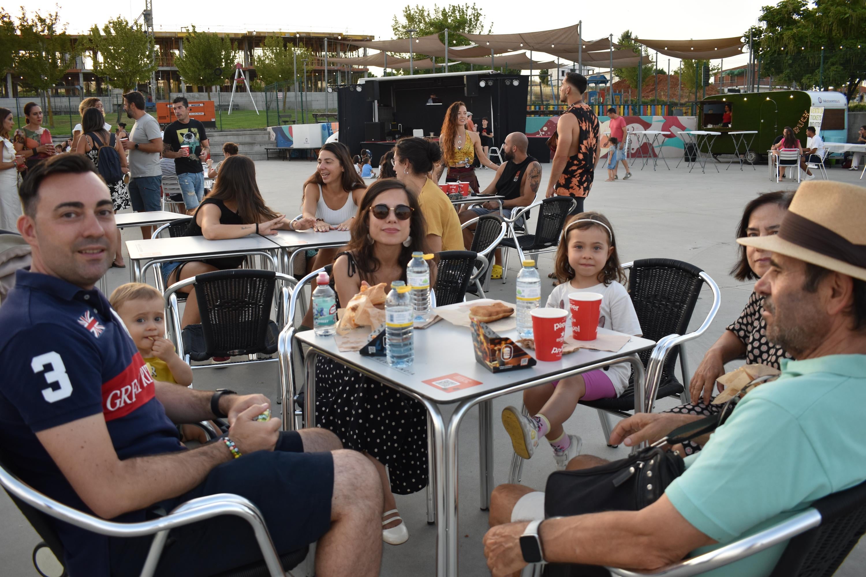 Aldeatejada disfruta de la I Feria de Food Trucks