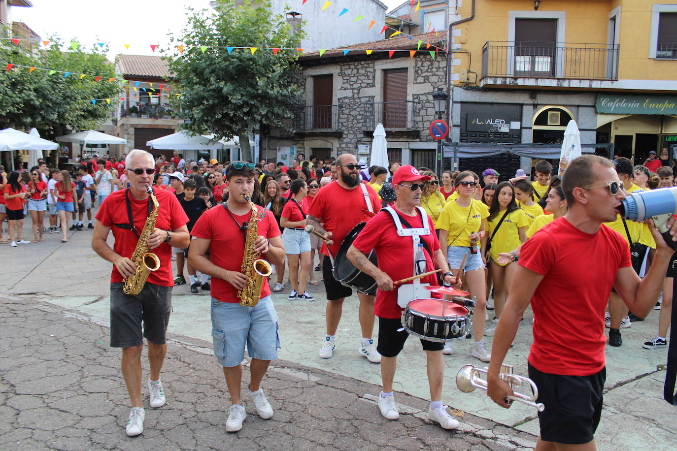 Las peñas de Linares disfrutan ya de las fiestas