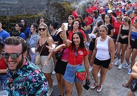 Las peñas disfrutaron con un recorrido por las calles de Linares