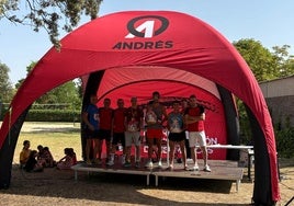 Podio masculino en categoría absoluta del Cross Urbanizaciones La Rad