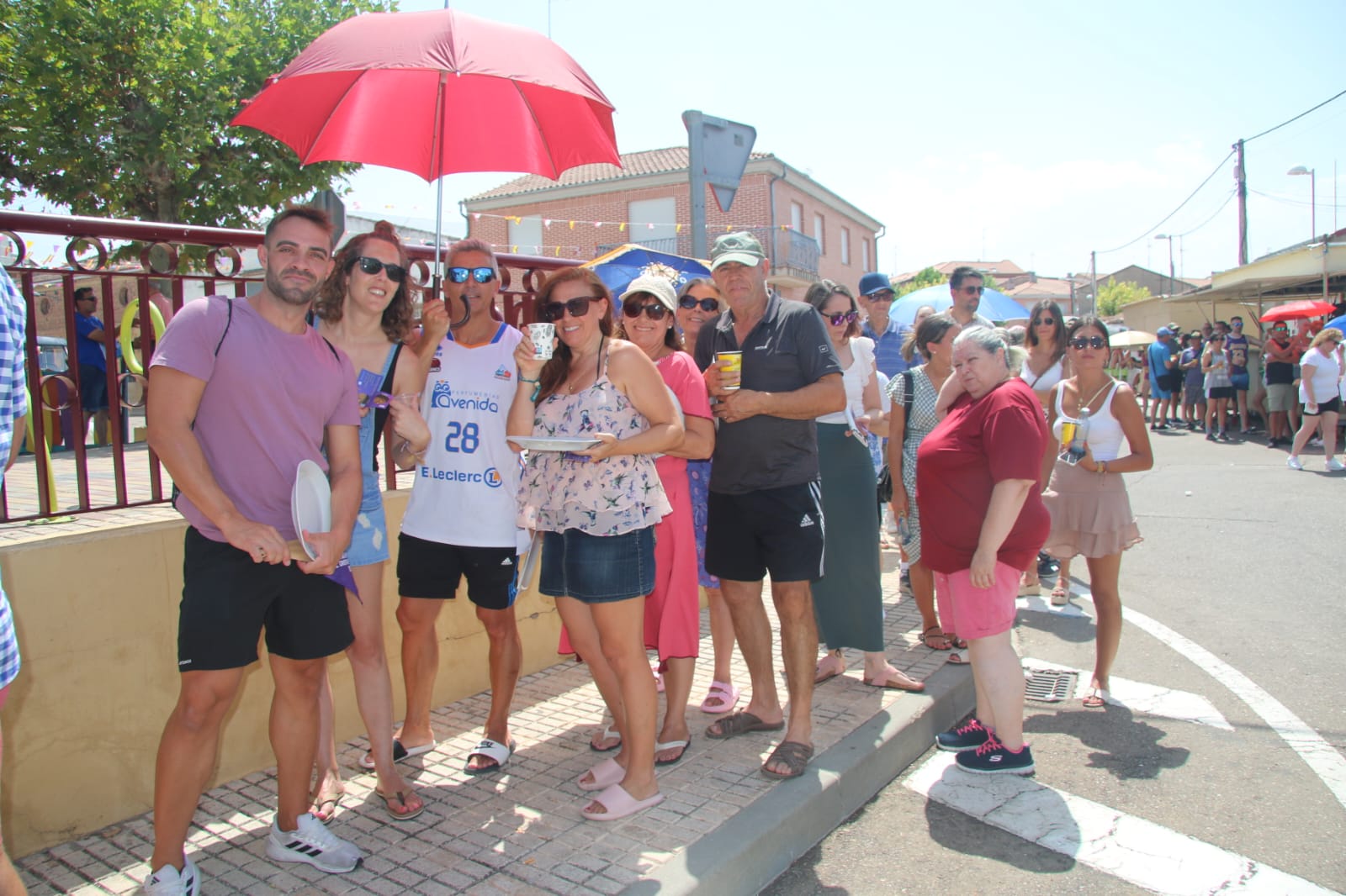 Castellanos de Moriscos, unido en torno a la paella