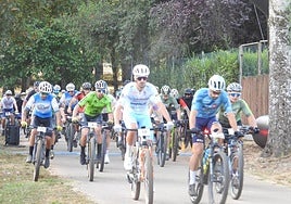 Salida de los corredores en la tercera edición de la Navasfrias Bike Xtrem