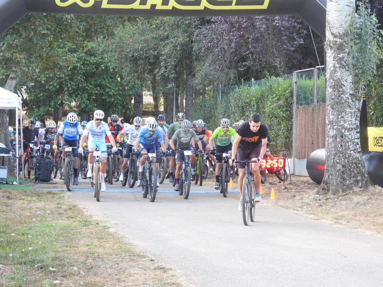 Gabriel Mateos y Ainhoa Sánchez se llevan la Navasfrías Bike Xtrem