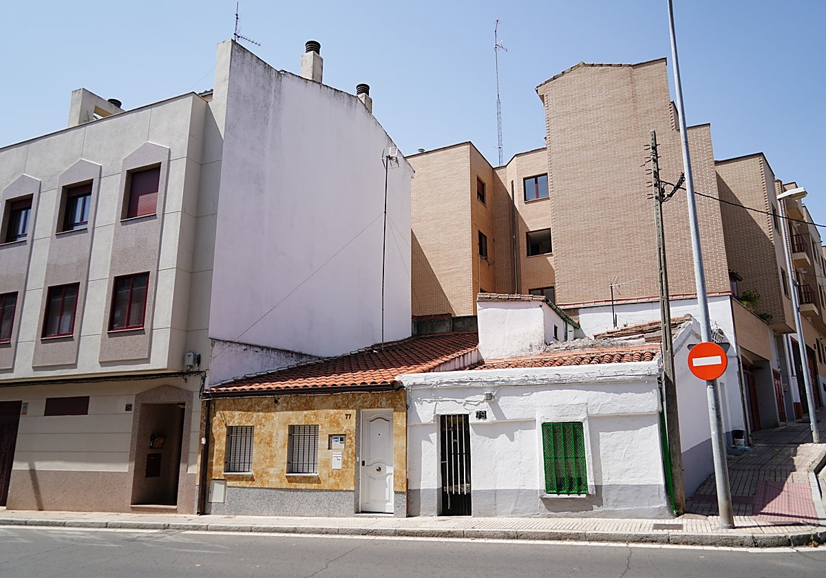 El número 79 de la calle Hermanas Fidalgo Morales, donde han ocurrido los hechos.