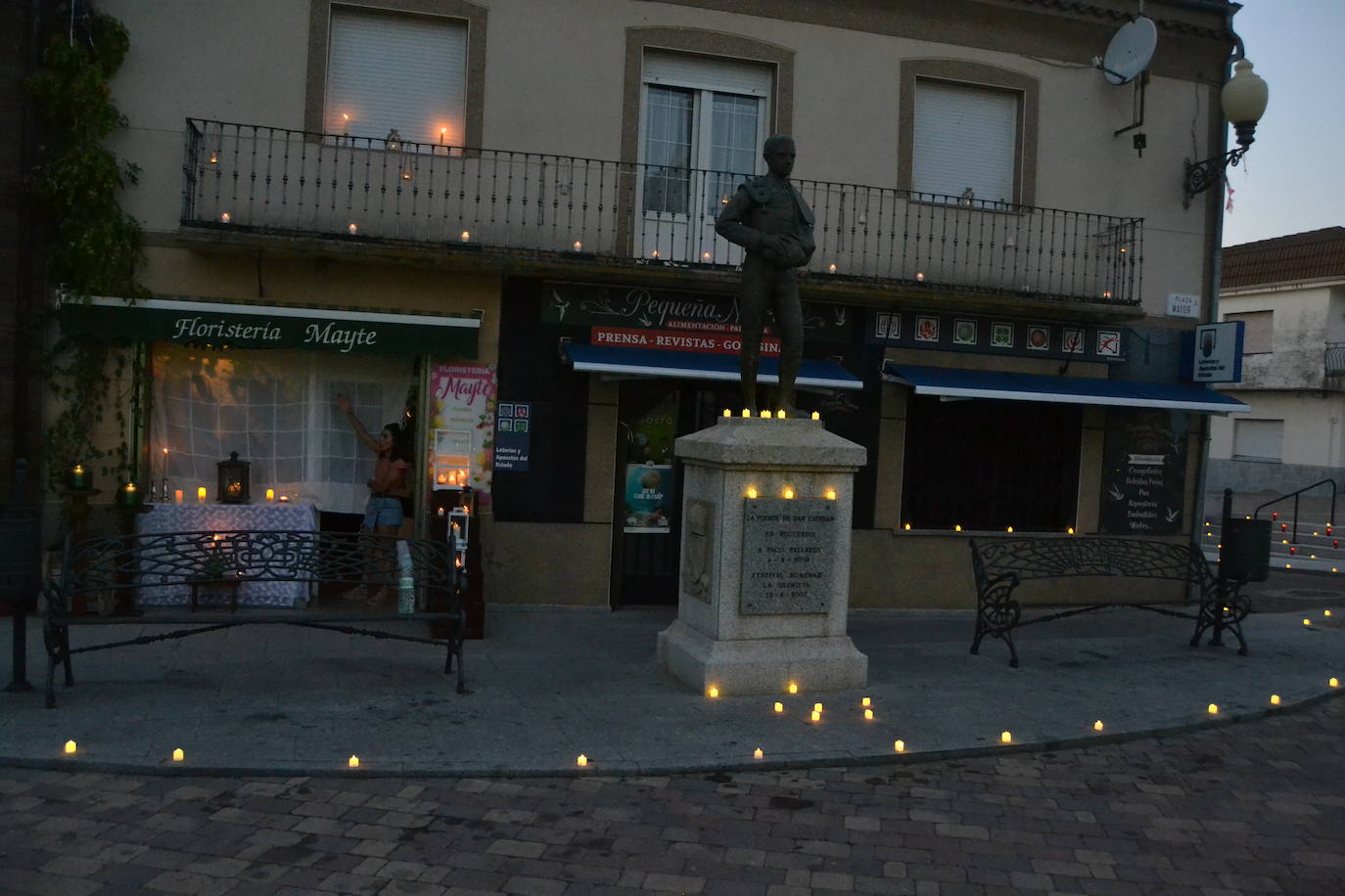 La &#039;Candelá&#039; ilumina La Fuente de San Esteban