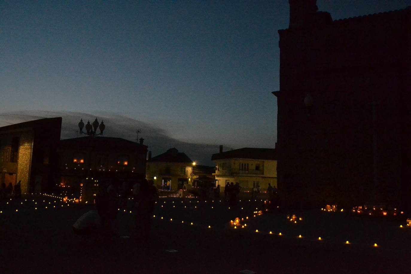 La &#039;Candelá&#039; ilumina La Fuente de San Esteban