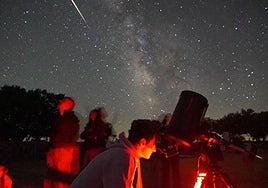 Una de las visitas organizadas en la noche de las Perseidas.