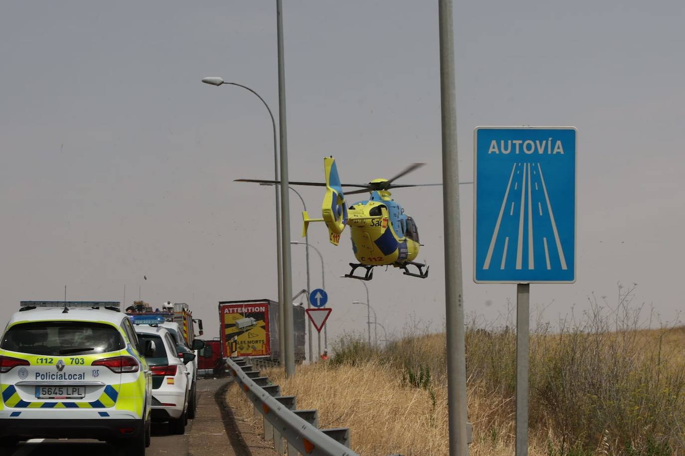 Así han quedado los camiones implicados en el accidente en la A-62