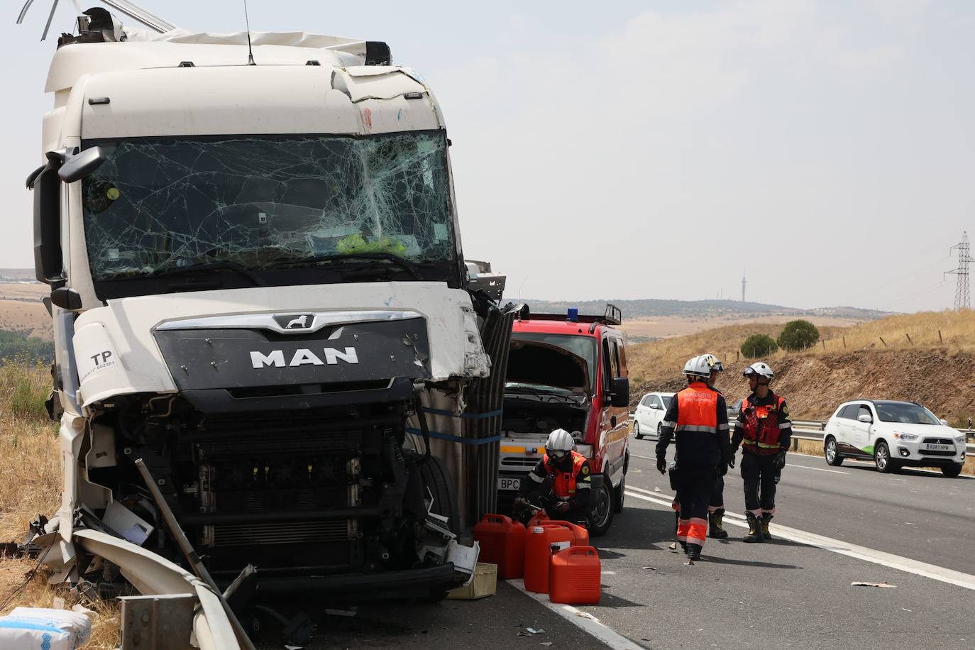 Así han quedado los camiones implicados en el accidente en la A-62
