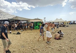 Imagen de la fiesta rave que se celebra en estos días en Salvatierra.