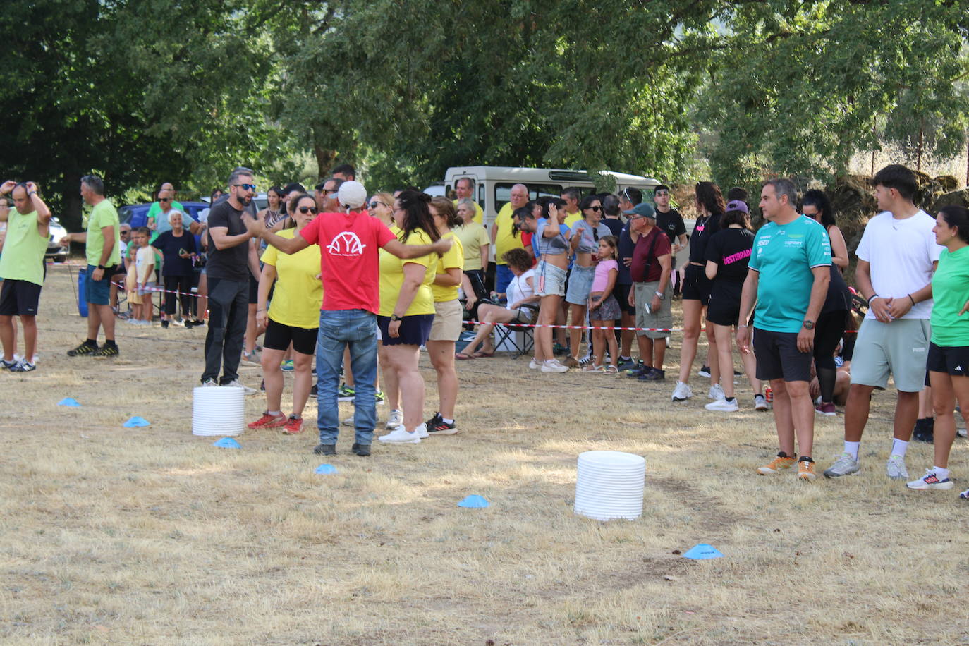 Las peñas animan el inicio de la semana festiva de Linares de Riofrío