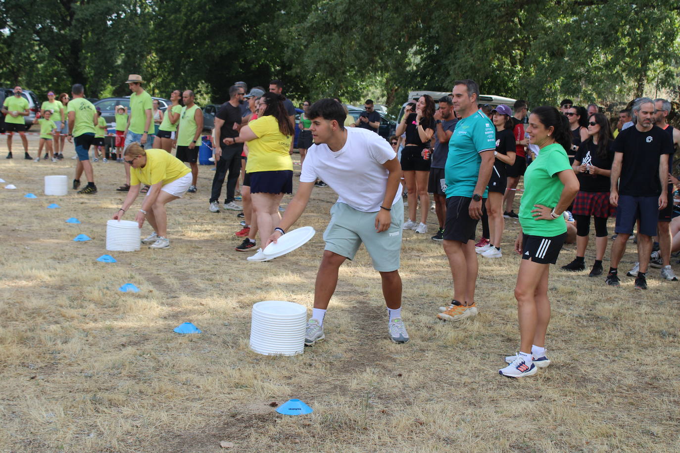 Las peñas animan el inicio de la semana festiva de Linares de Riofrío