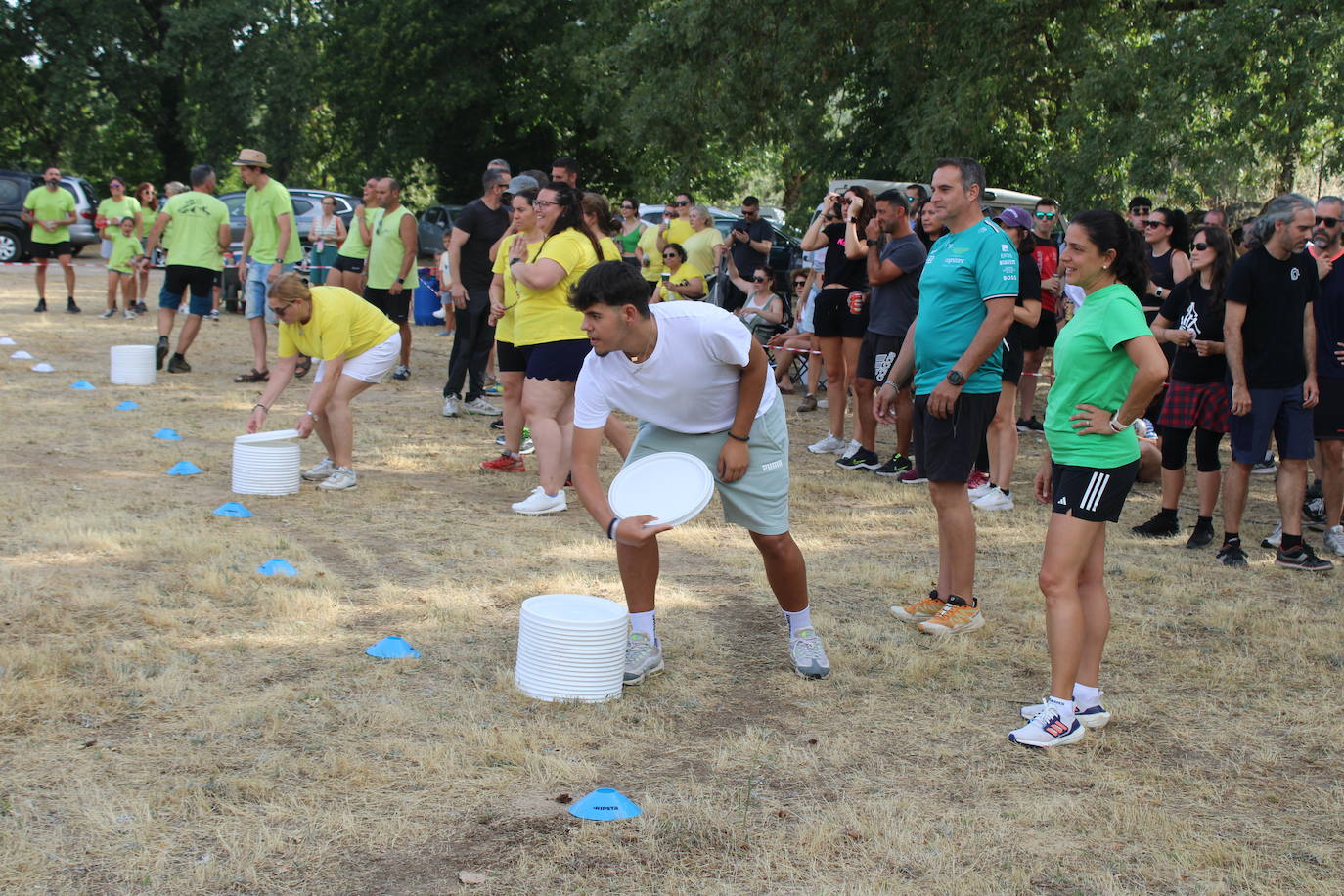 Las peñas animan el inicio de la semana festiva de Linares de Riofrío