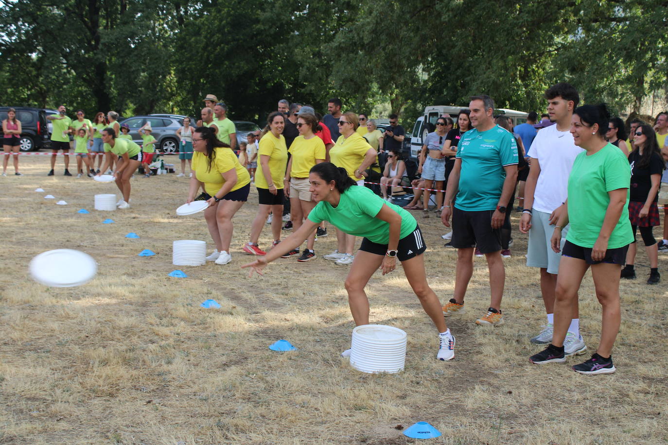 Las peñas animan el inicio de la semana festiva de Linares de Riofrío