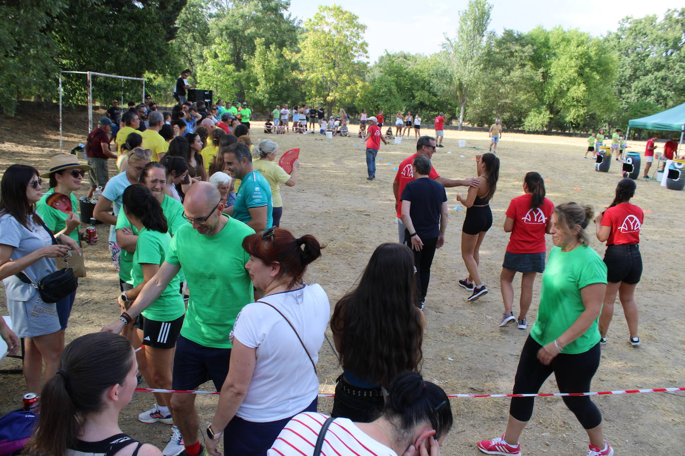 Las peñas animan el inicio de la semana festiva de Linares de Riofrío