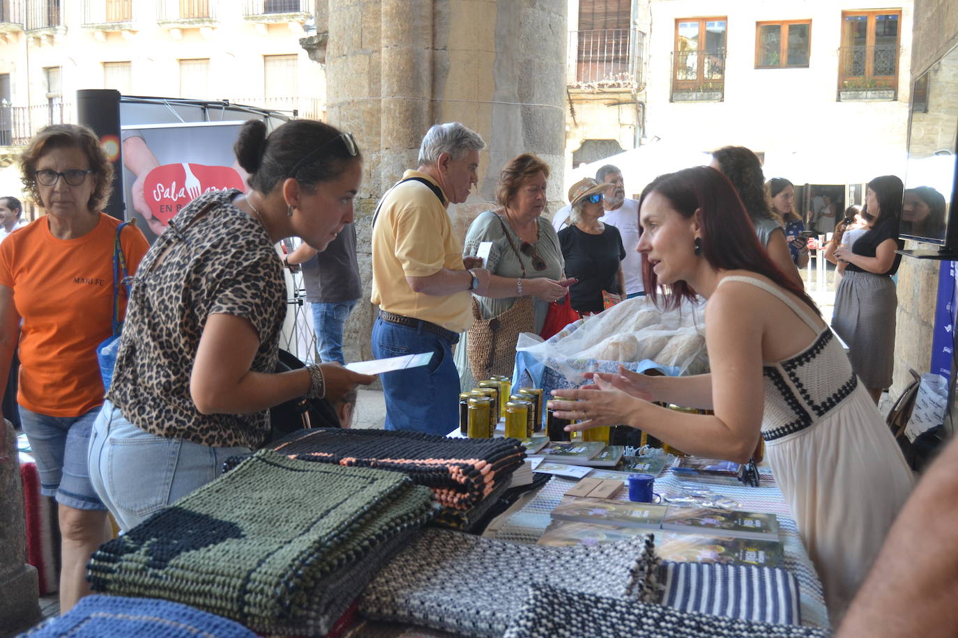 El comercio local abarrota las calles de Miróbriga