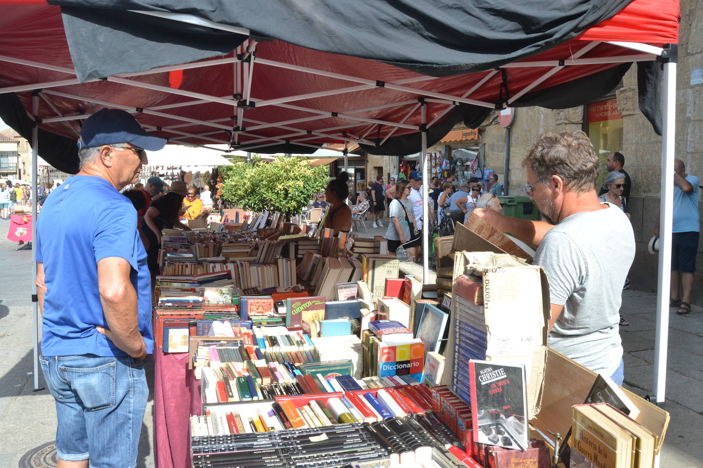 El comercio local abarrota las calles de Miróbriga