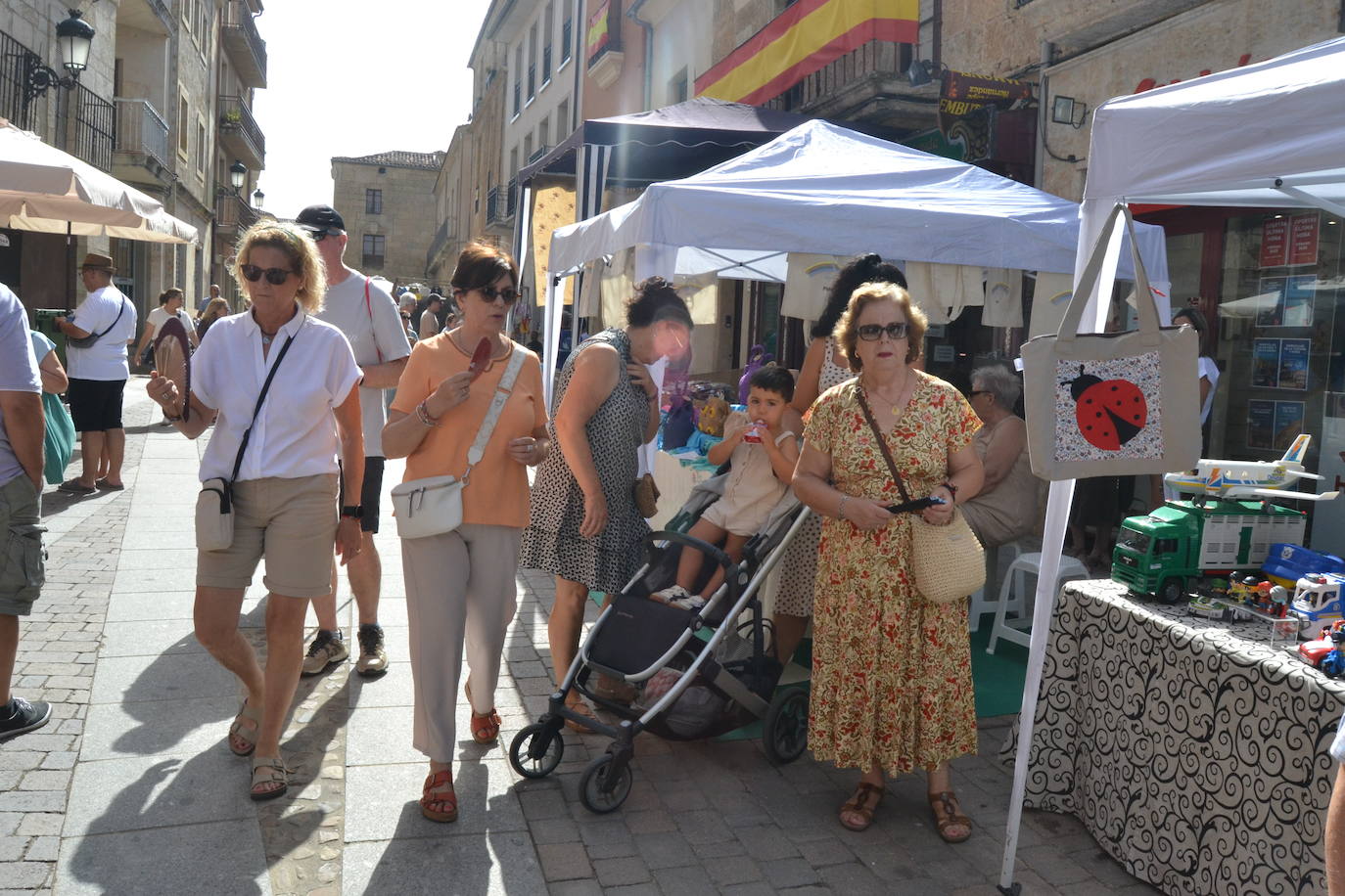 El comercio local abarrota las calles de Miróbriga