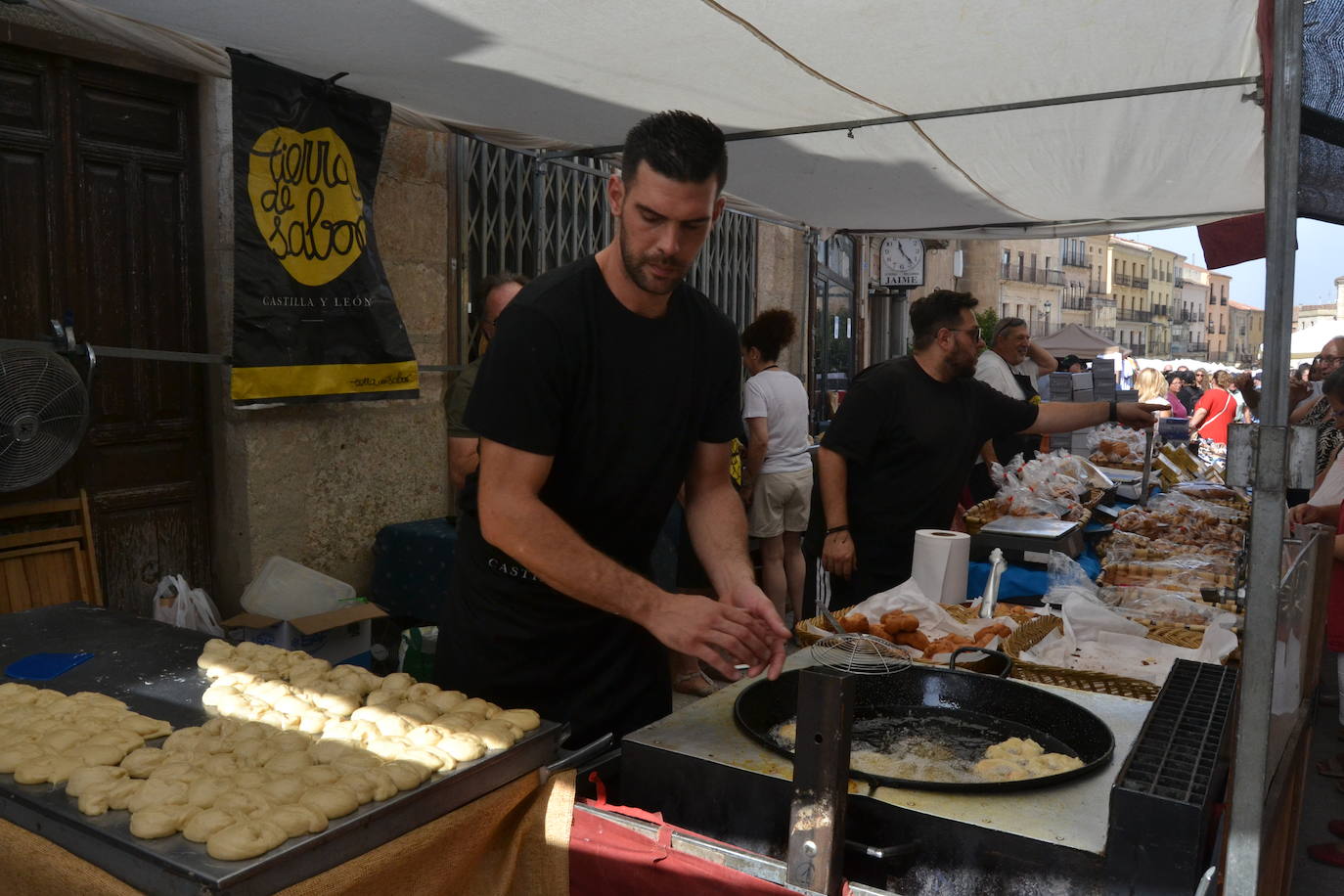 El comercio local abarrota las calles de Miróbriga
