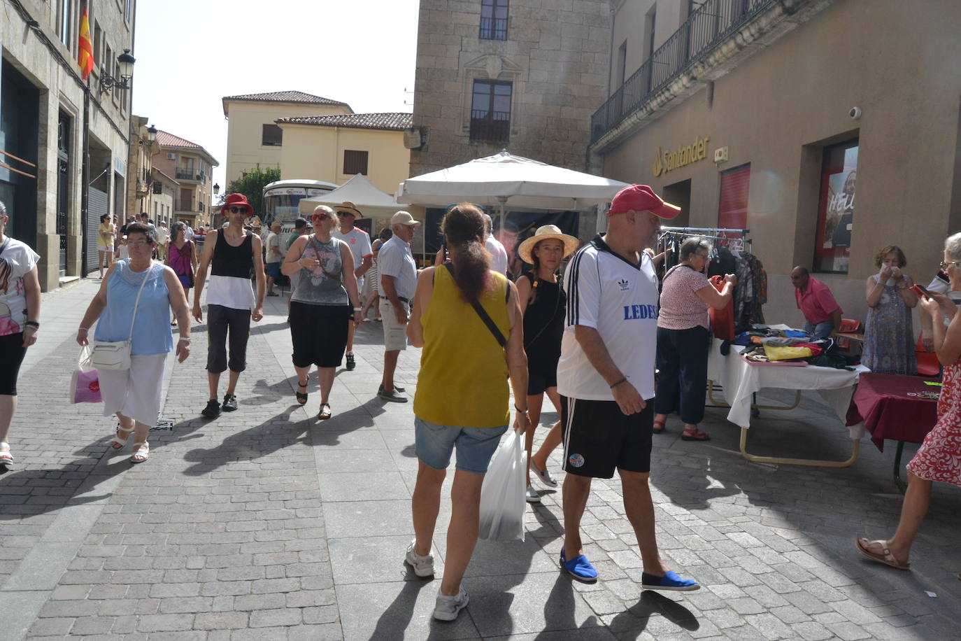 El comercio local abarrota las calles de Miróbriga