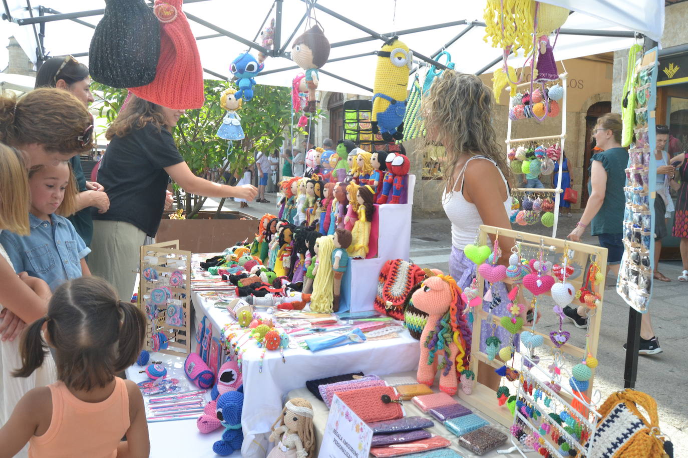 El comercio local abarrota las calles de Miróbriga