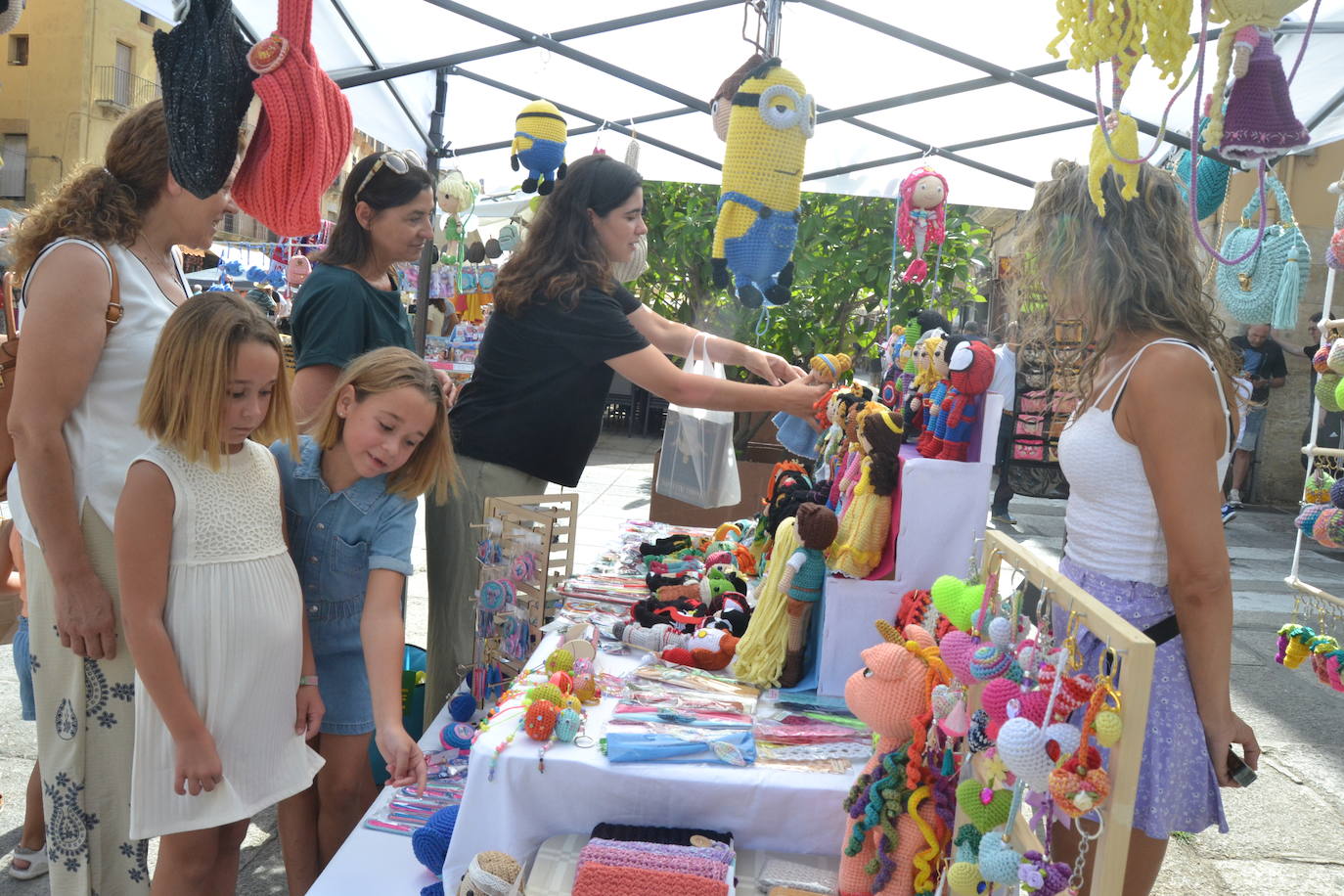 El comercio local abarrota las calles de Miróbriga