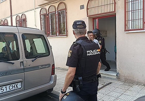 La detención de R.G.G. en la plaza del Alcalde Prieto Carrasco, en el barrio de Puente Ladrillo.