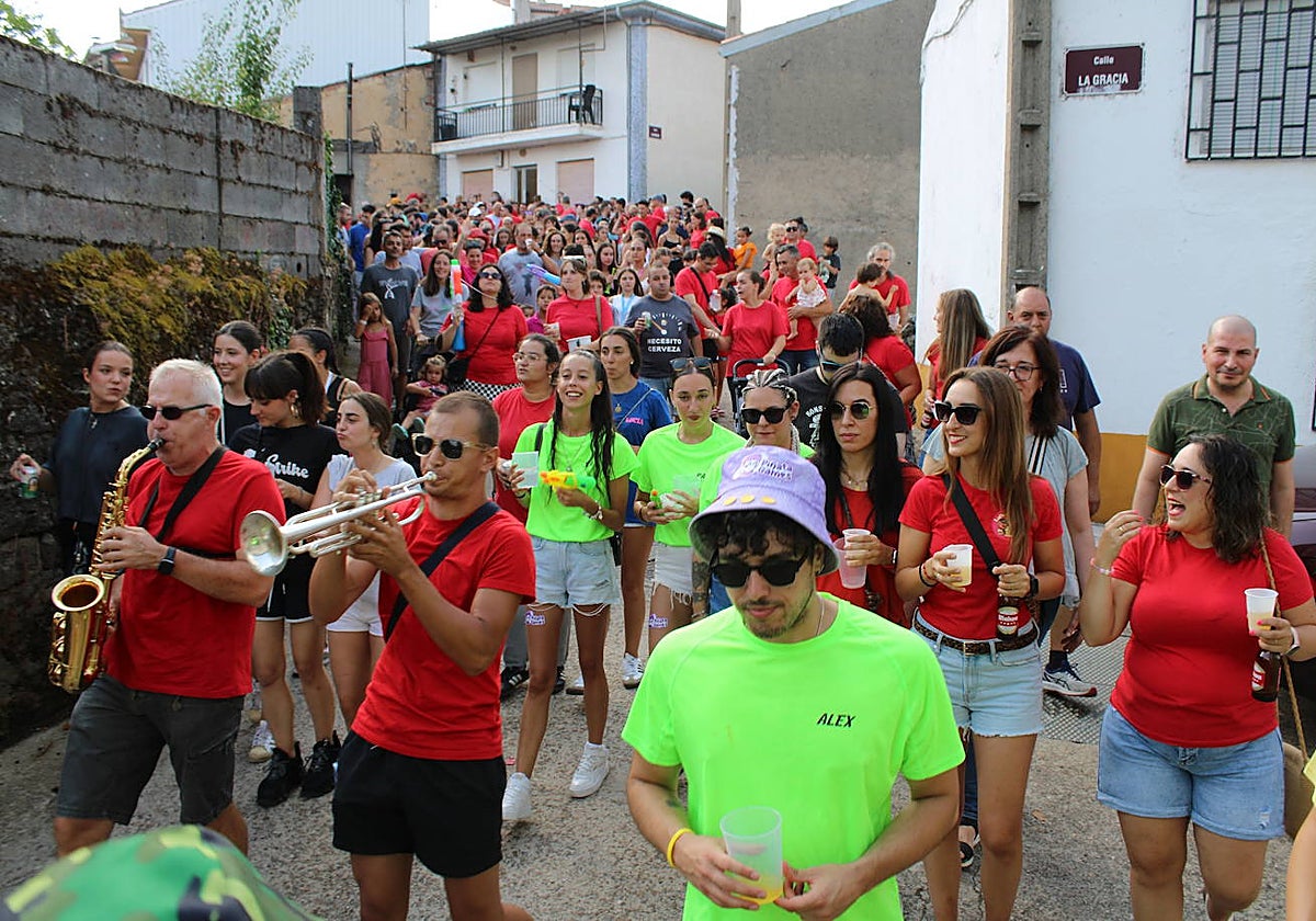 Las peñas han disfrutado ya del recorrido de las fiestas.