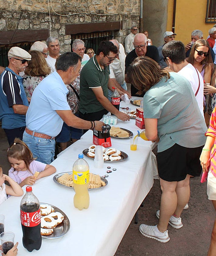 Imagen secundaria 2 - Imágenes de las instalaciones inauguradas este miércoles. El acto acabó con una invitación a dulces y refrescos.