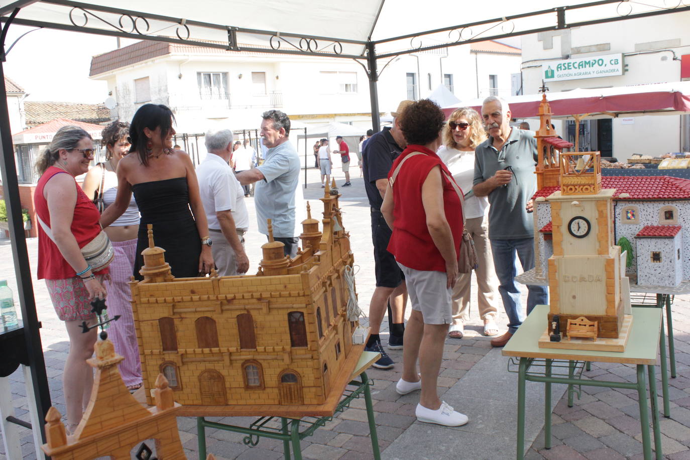 Emotivos momentos y bullicio en el III Día del Campo Charro de La Fuente de San Esteban