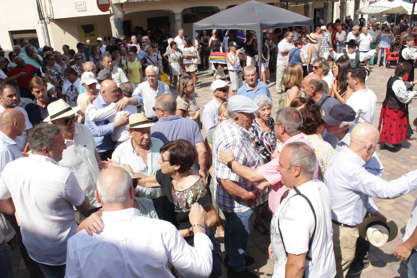 Emotivos momentos y bullicio en el III Día del Campo Charro de La Fuente de San Esteban