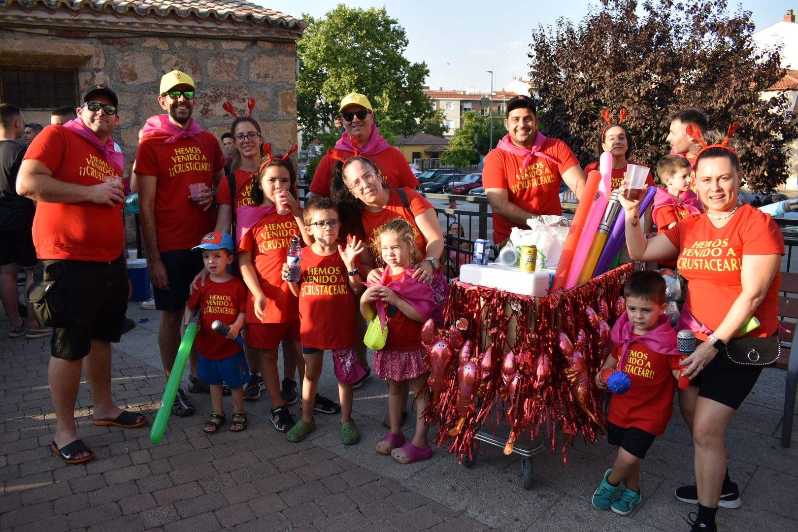 Color, peñas y rebujito: así ha comenzado la gran fiesta de San Roque en Carbajosa de la Sagrada