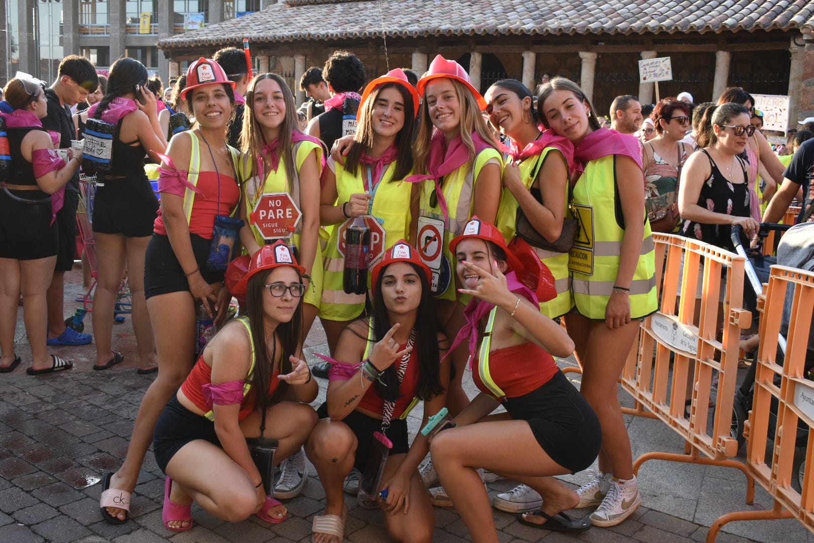 Color, peñas y rebujito: así ha comenzado la gran fiesta de San Roque en Carbajosa de la Sagrada