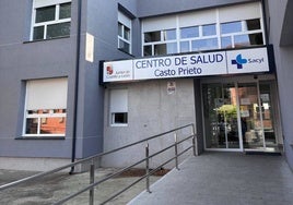 Entrada del centro de salud Castro Prieto.