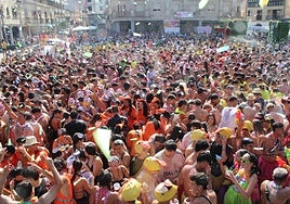 La Plaza Mayor se llenó de nuevo para disfrutar del chupinazo