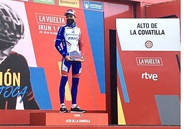 David Gaudu, en el podio de la penúltima etapa de 2020 en La Covatilla.