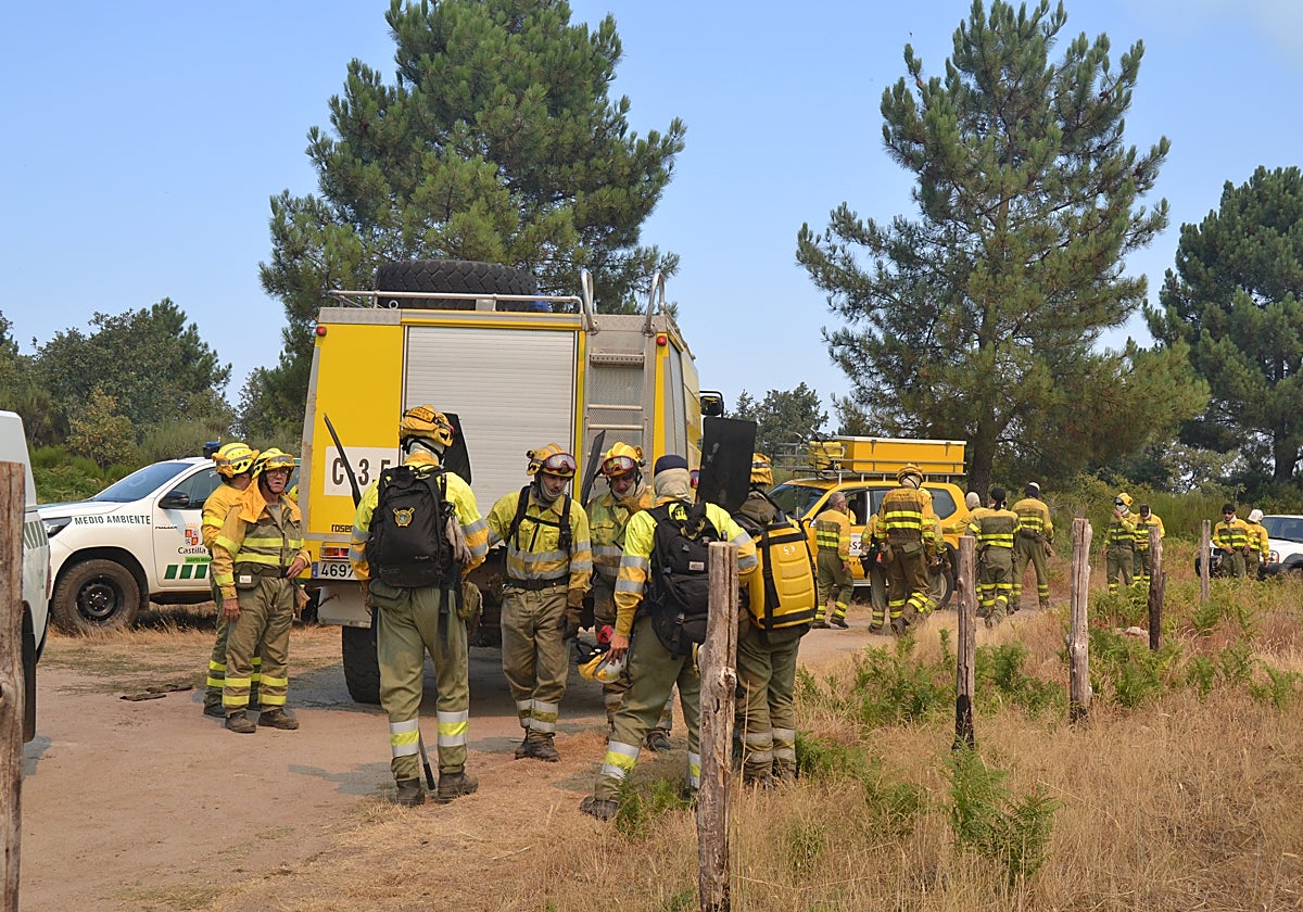 El despliegue de efectivos en el incendio de La Alberca.