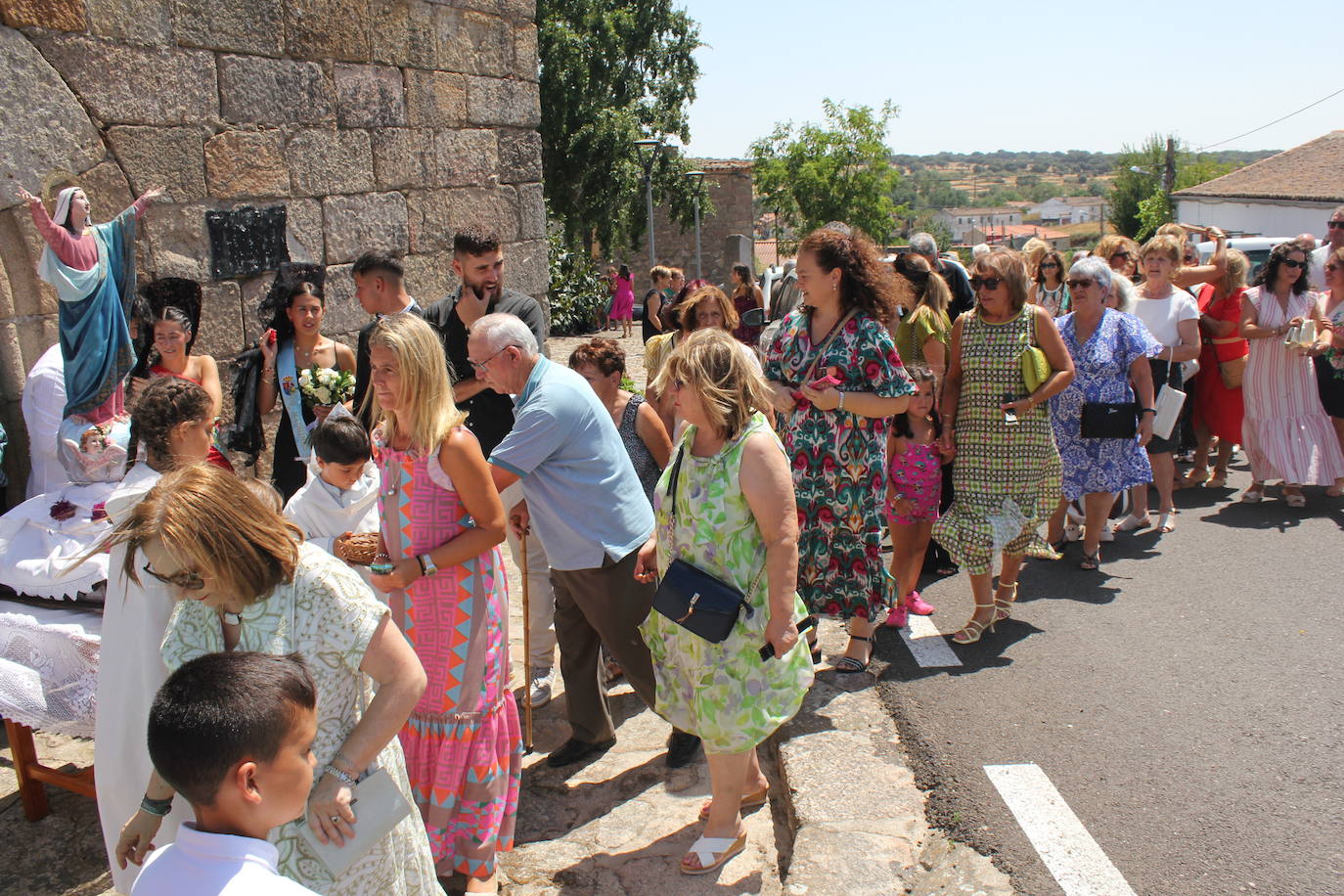 Todos de gala para rendir honores a la Virgen de la Asunción, en Fuentes de Oñoro