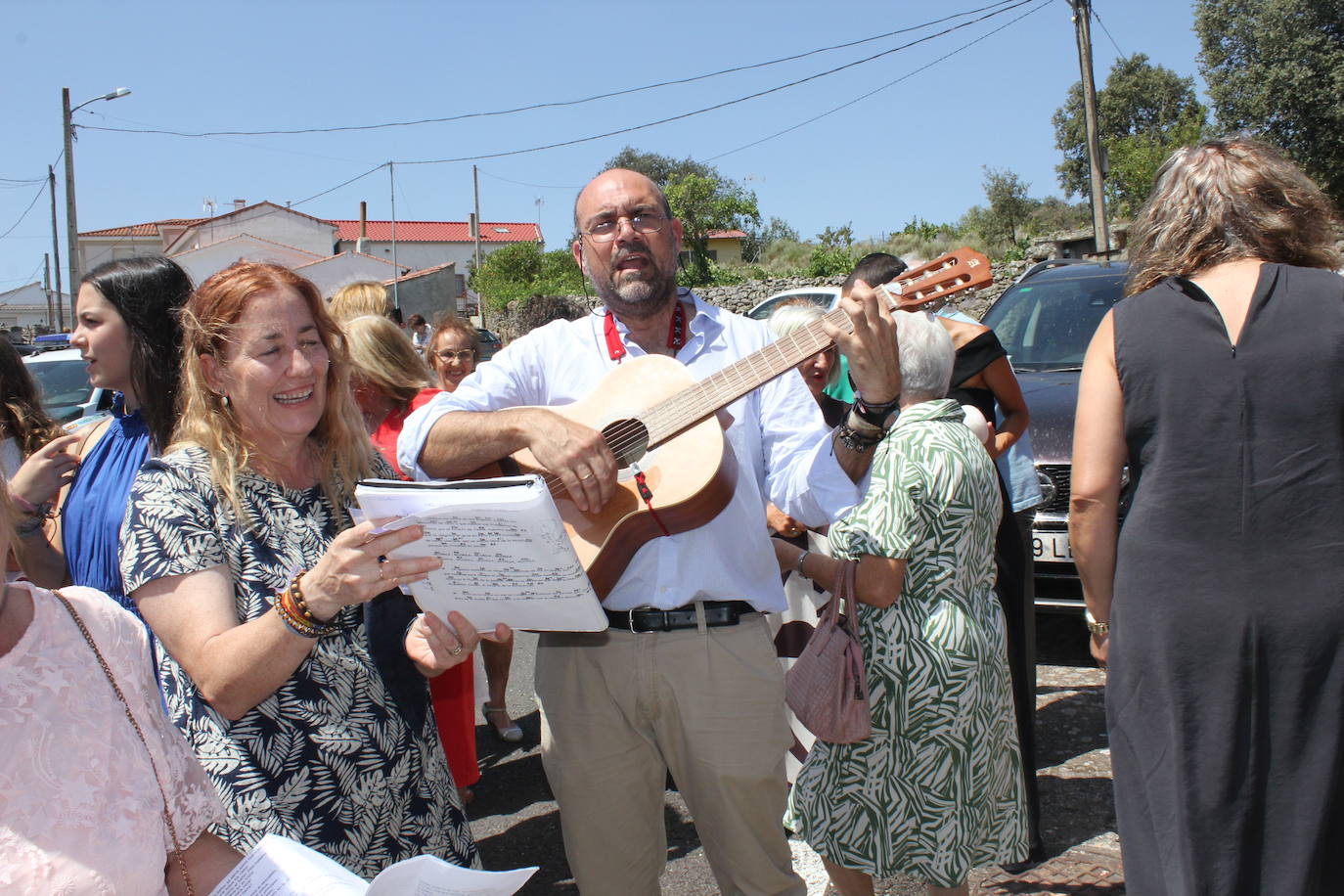 Todos de gala para rendir honores a la Virgen de la Asunción, en Fuentes de Oñoro
