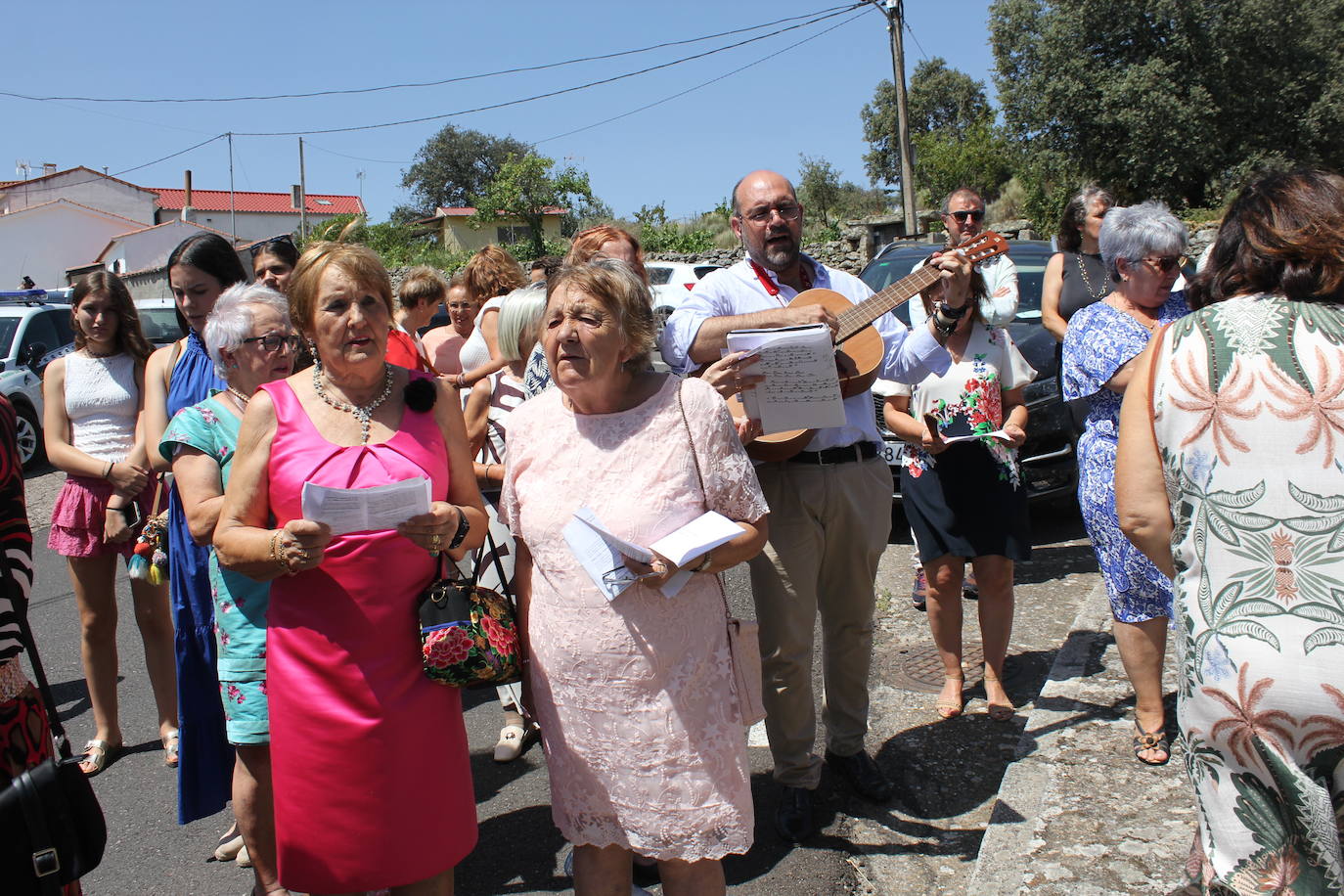 Todos de gala para rendir honores a la Virgen de la Asunción, en Fuentes de Oñoro