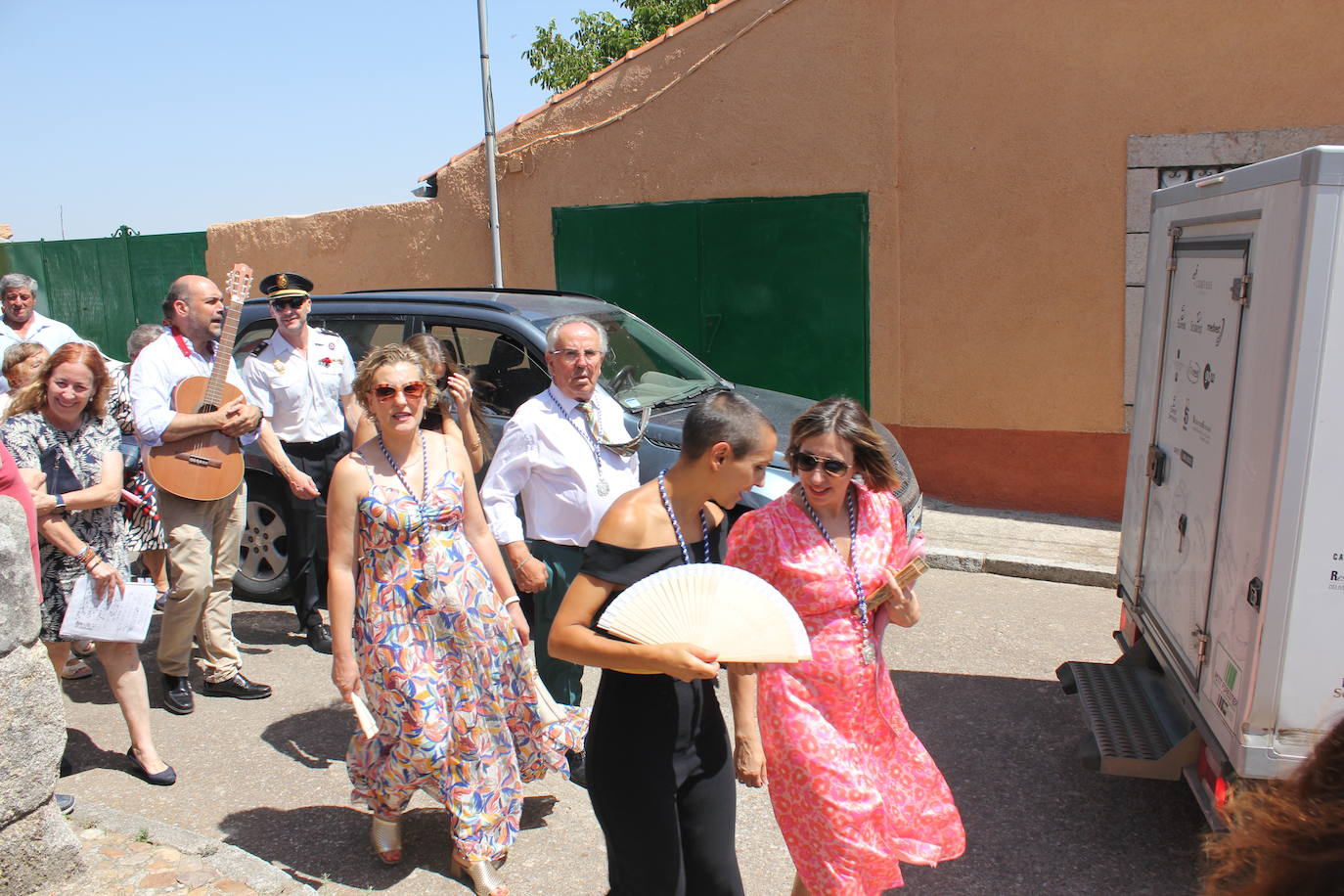 Todos de gala para rendir honores a la Virgen de la Asunción, en Fuentes de Oñoro