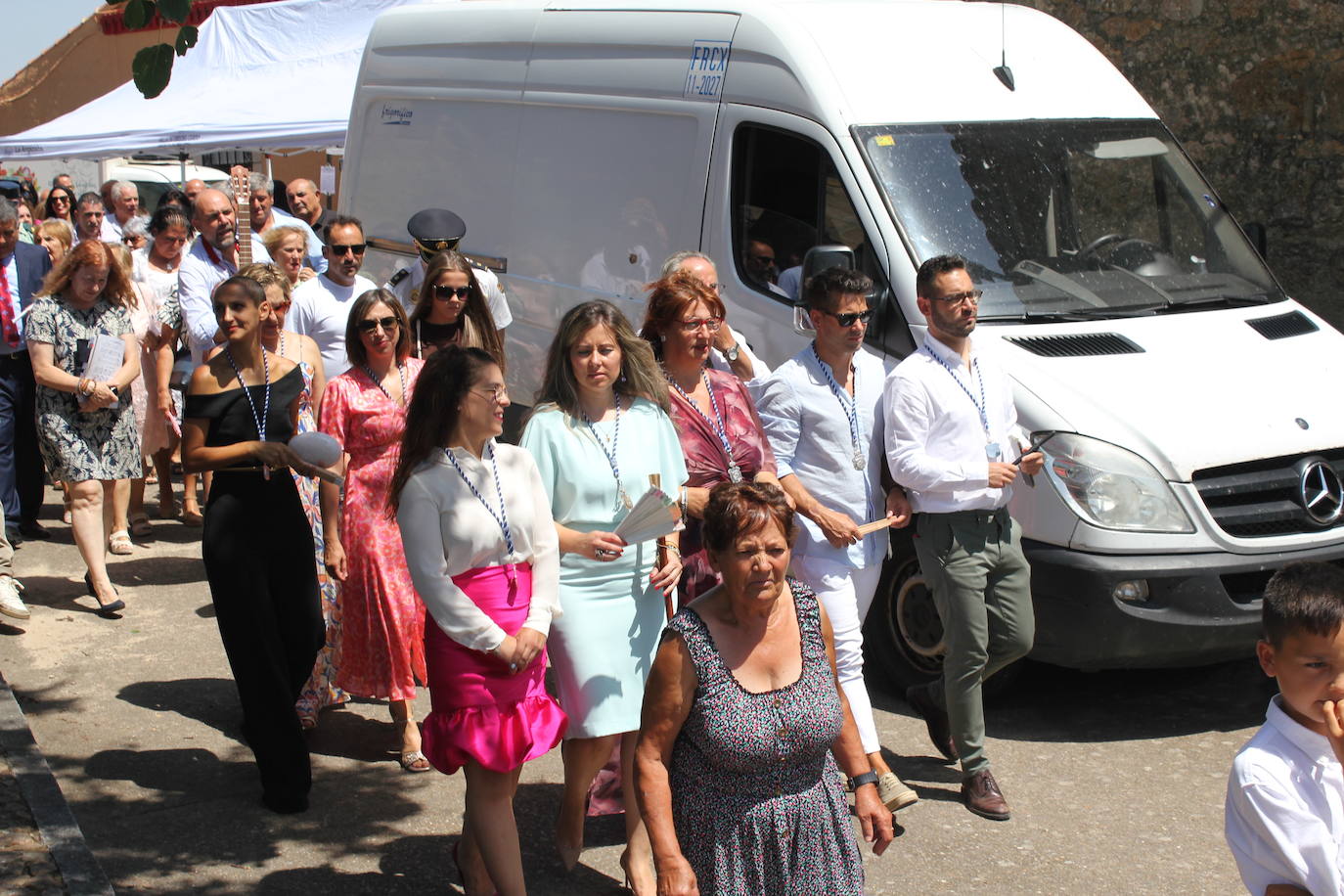Todos de gala para rendir honores a la Virgen de la Asunción, en Fuentes de Oñoro