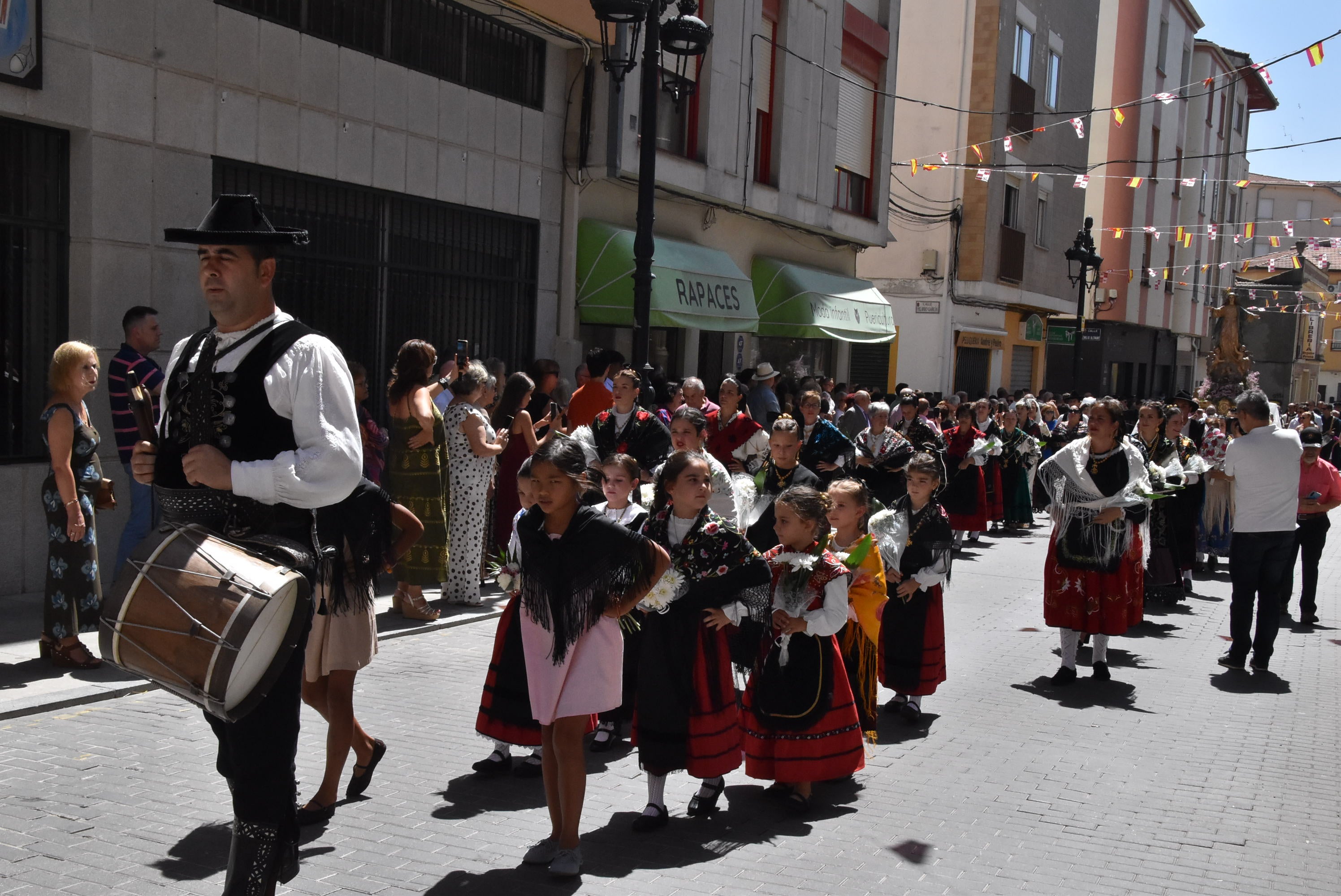 Guijuelo renueva su devoción con la Virgen de la Asunción en el día grande de sus fiestas