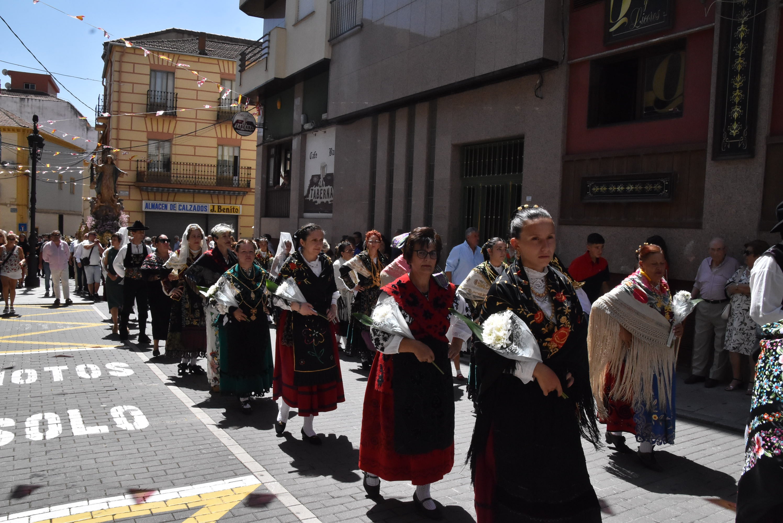 Guijuelo renueva su devoción con la Virgen de la Asunción en el día grande de sus fiestas