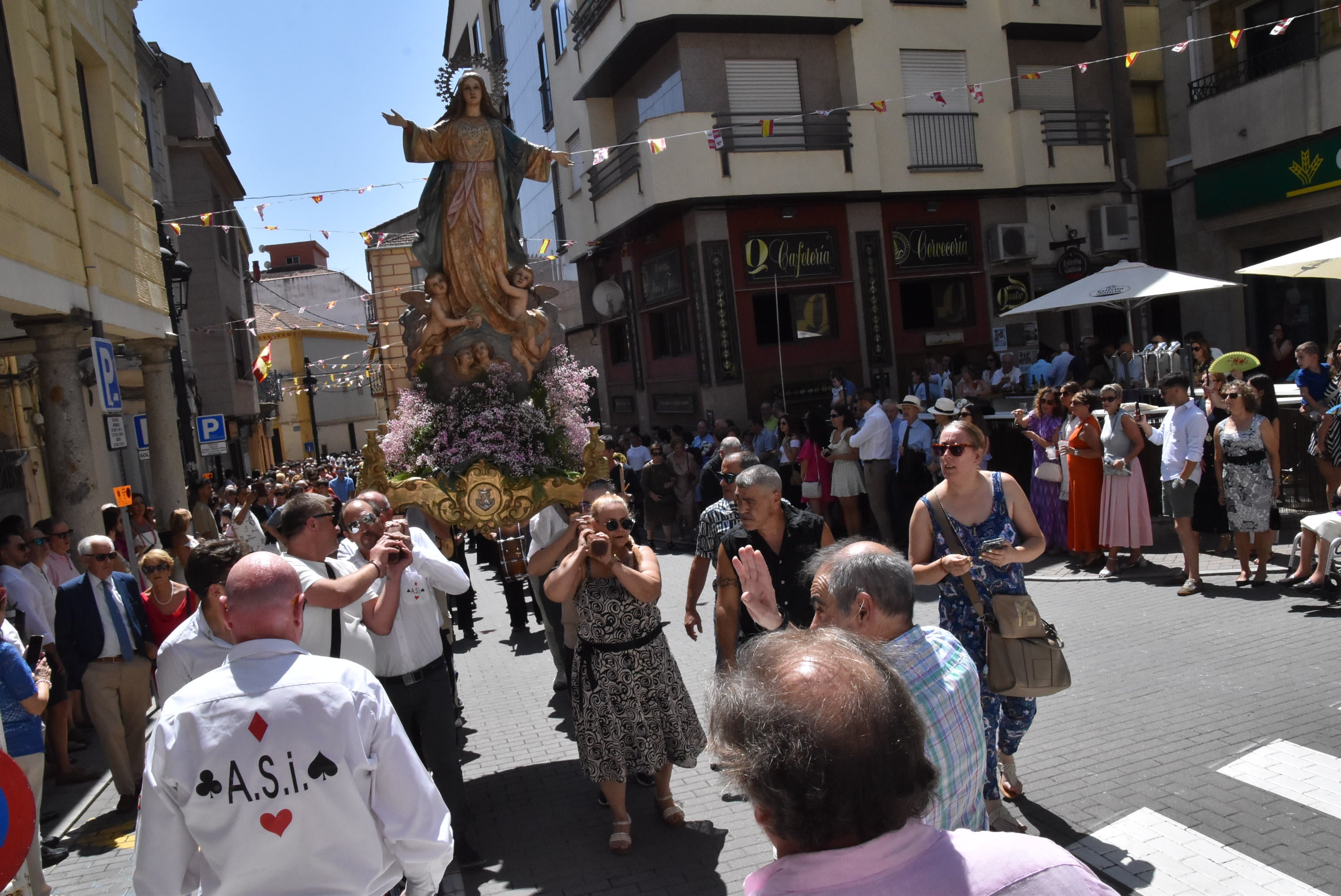 Guijuelo renueva su devoción con la Virgen de la Asunción en el día grande de sus fiestas