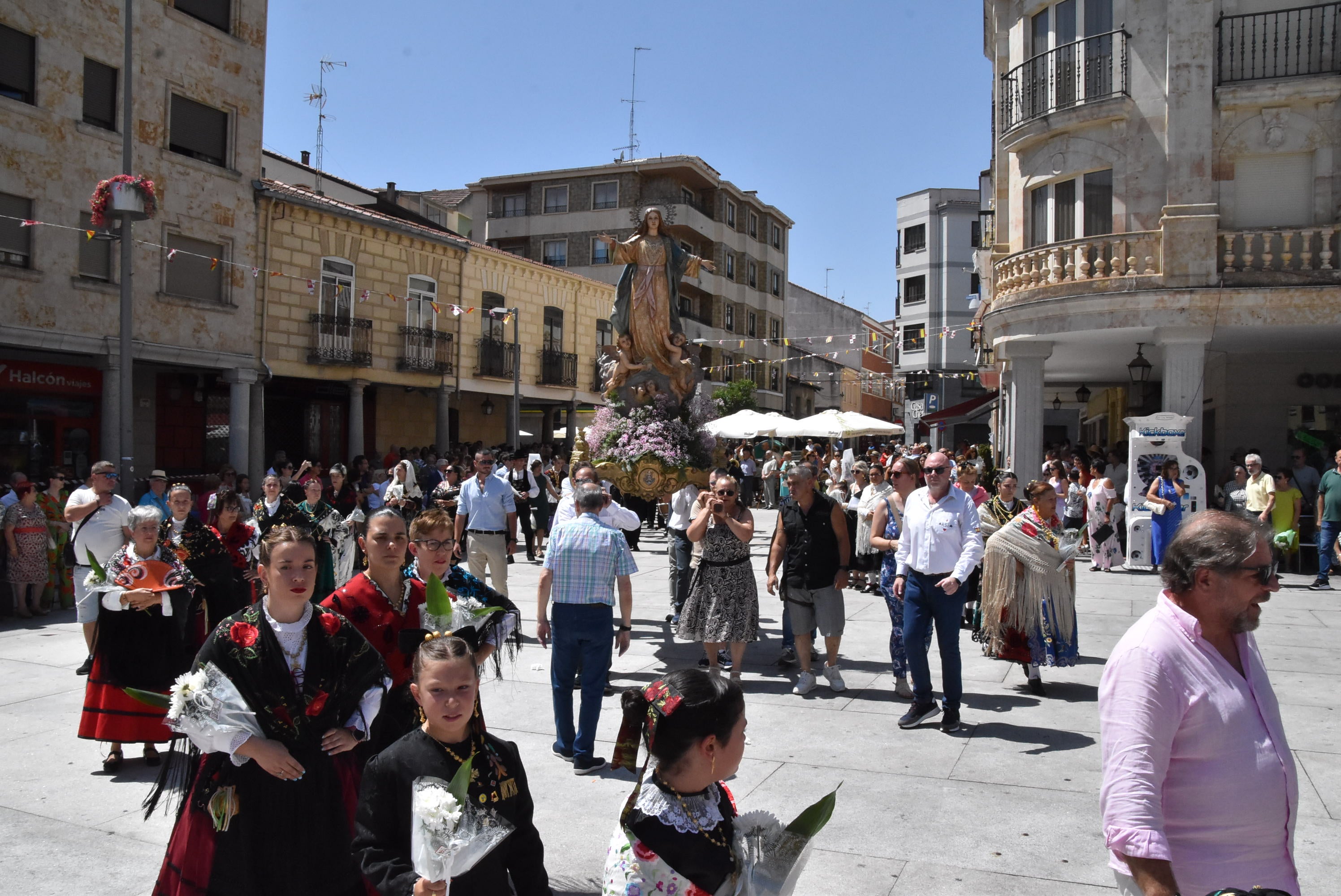 Guijuelo renueva su devoción con la Virgen de la Asunción en el día grande de sus fiestas