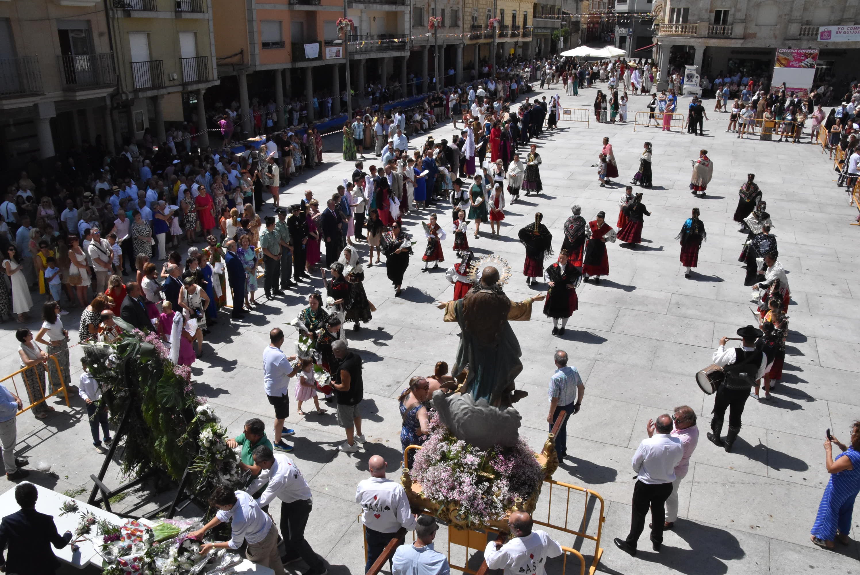Guijuelo renueva su devoción con la Virgen de la Asunción en el día grande de sus fiestas