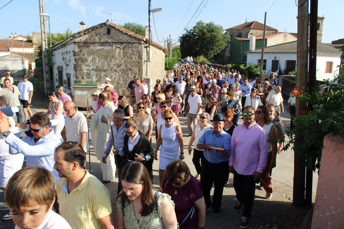 Gallegos de Solmirón acompaña a la Virgen de Gracia Carrero en su regreso a la ermita
