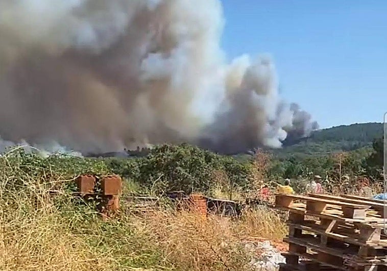 Imagen del incendio en El Payo.