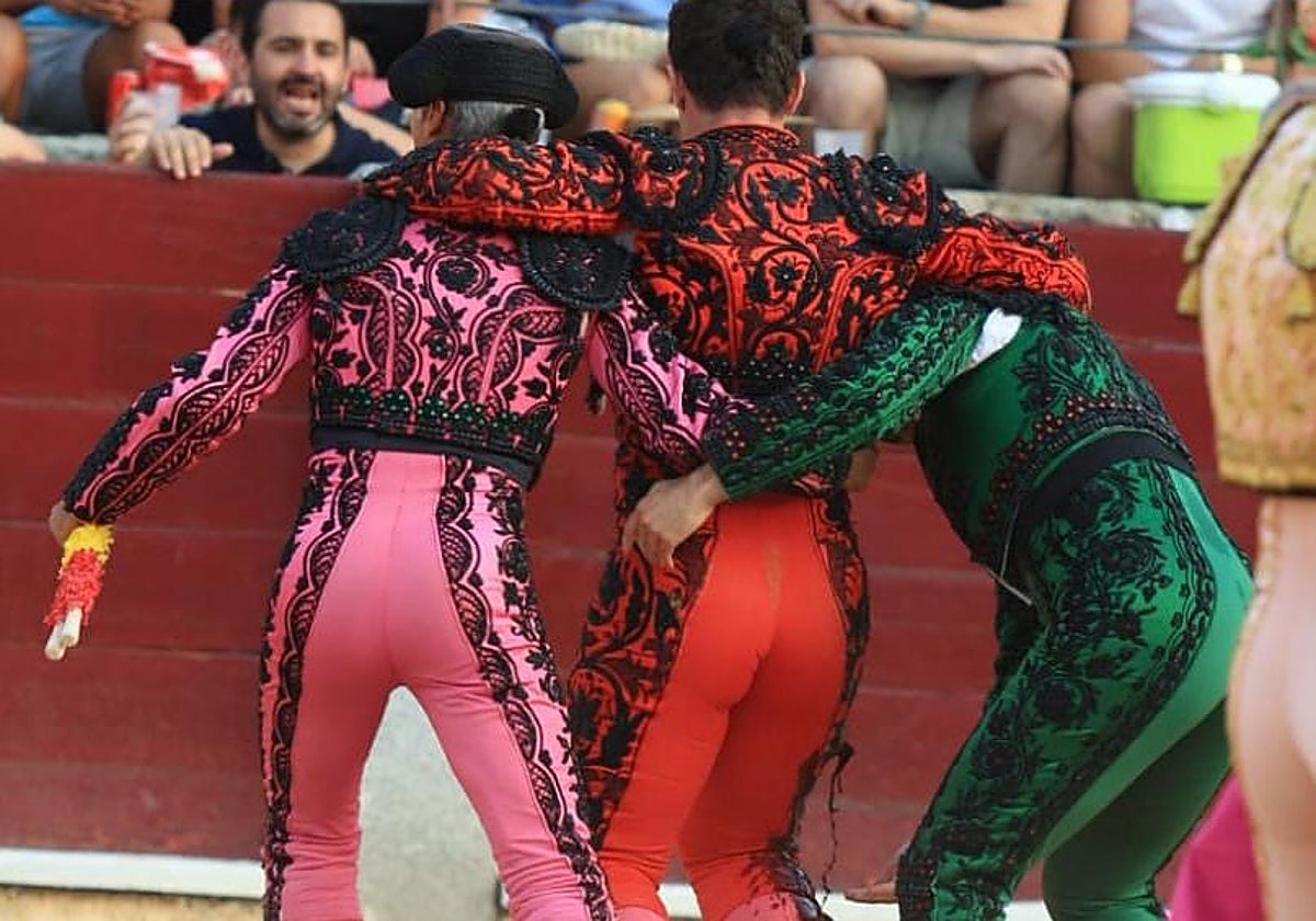 Momento en el que Juan Luis Moreno es trasladado a la enfermería.